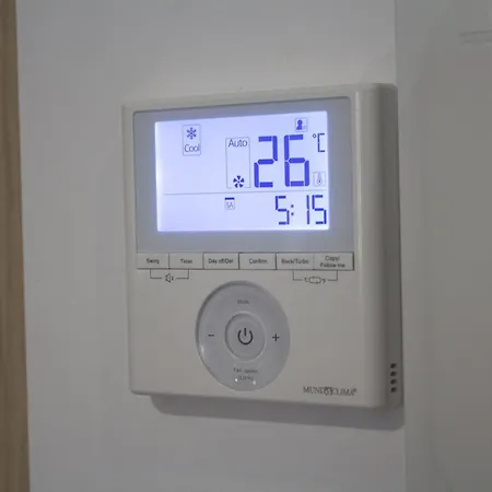 Bajo Moderno En El Centro De Apartment